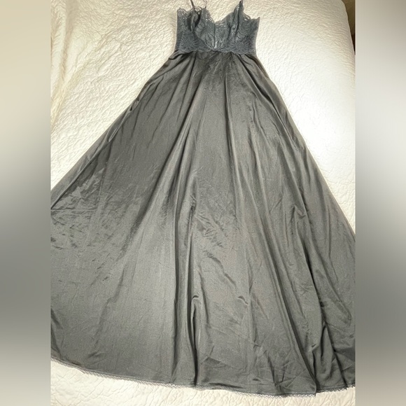 🔥Vintage Fernando Sanchez Silk Blend Nightgown Lace Bodice Full Length Sz S/M - Picture 9 of 14